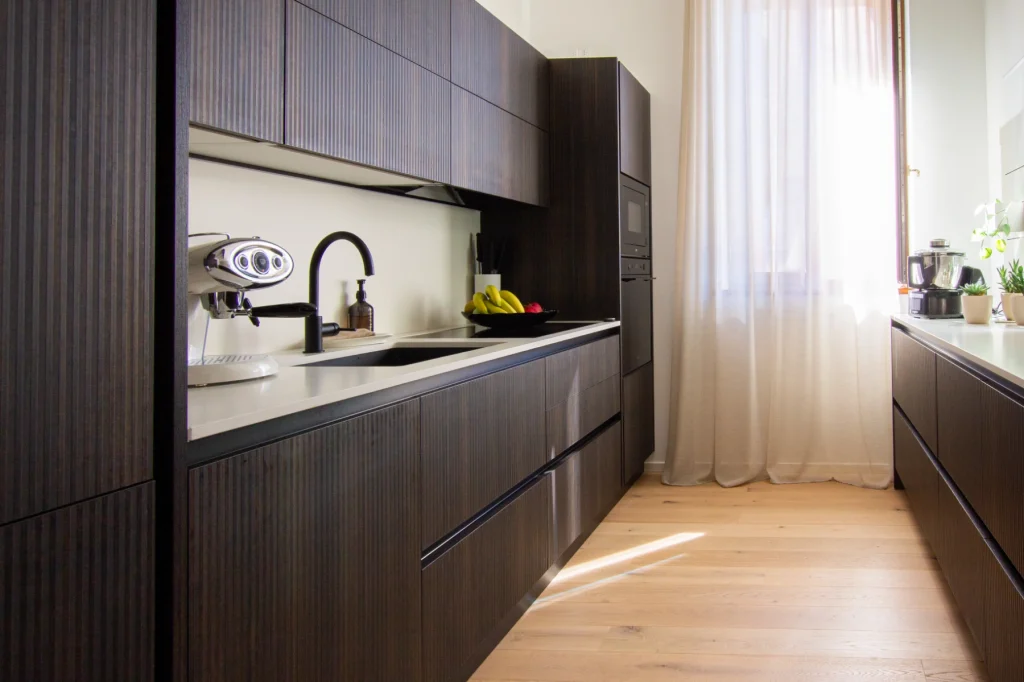 Cucina su due lati